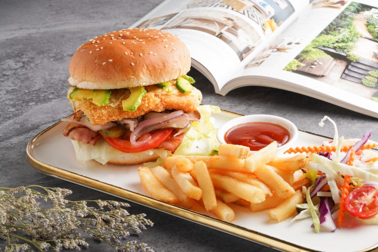 AVOCADO _ CHICKEN BURGER